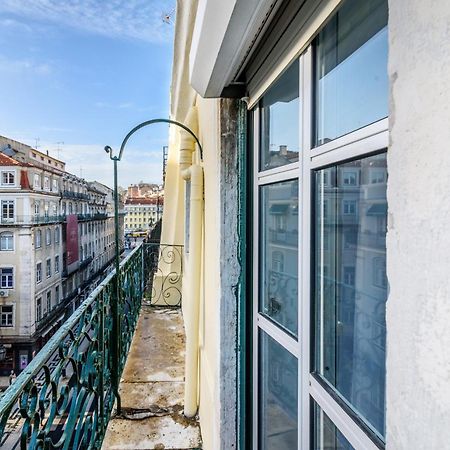Whome City Chic Escape: Your Stylish Haven In Downtown Лиссабон Экстерьер фото